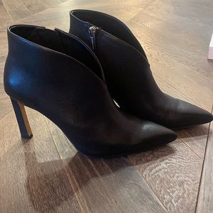 Vince Camuto leather bootie - size 9